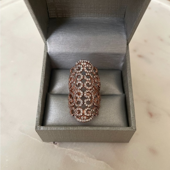 Beautiful rose gold (plated) and white sapphire ring. - Picture 4 of 7